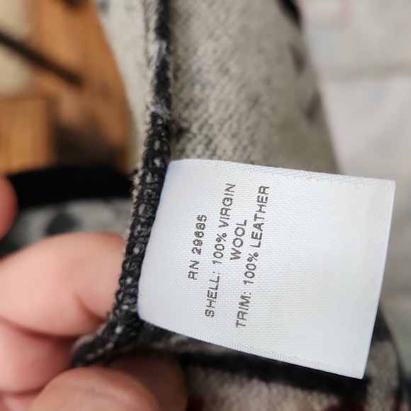 Fantastic NWT Pendleton Wool Crossroads Native American Design Vest ♥️🖤 - Picture 13 of 16